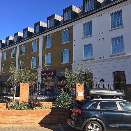 Premier Inn Epsom Town Centre Eksteriør bilde