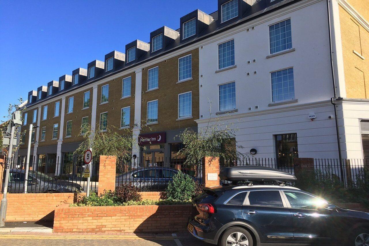 Premier Inn Epsom Town Centre Eksteriør bilde