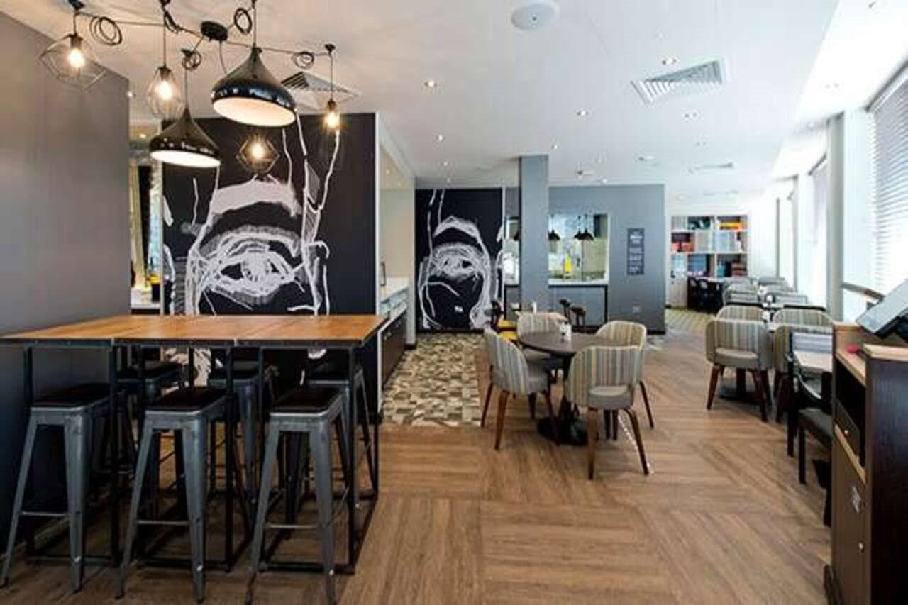 Premier Inn Epsom Town Centre Eksteriør bilde