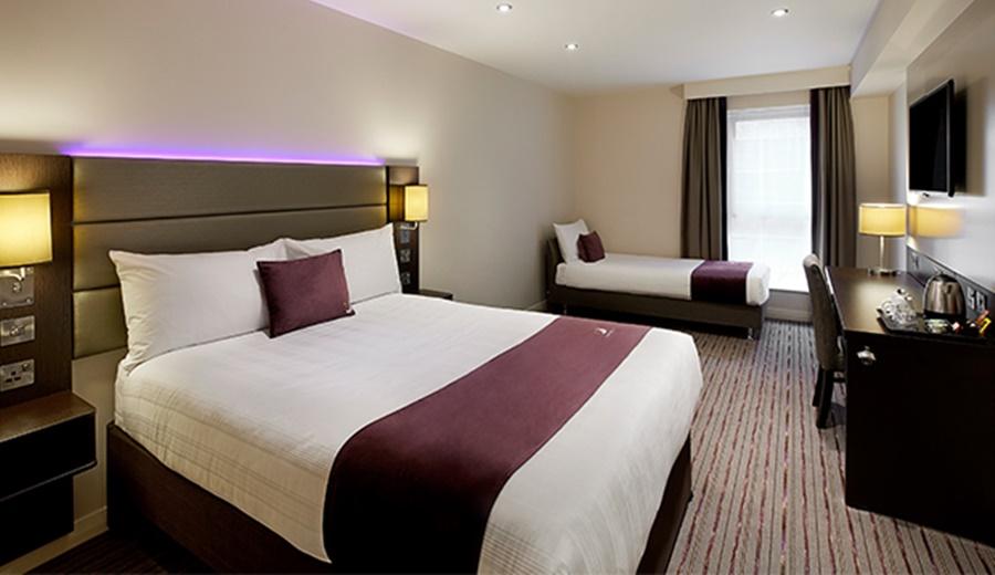 Premier Inn Epsom Town Centre Eksteriør bilde